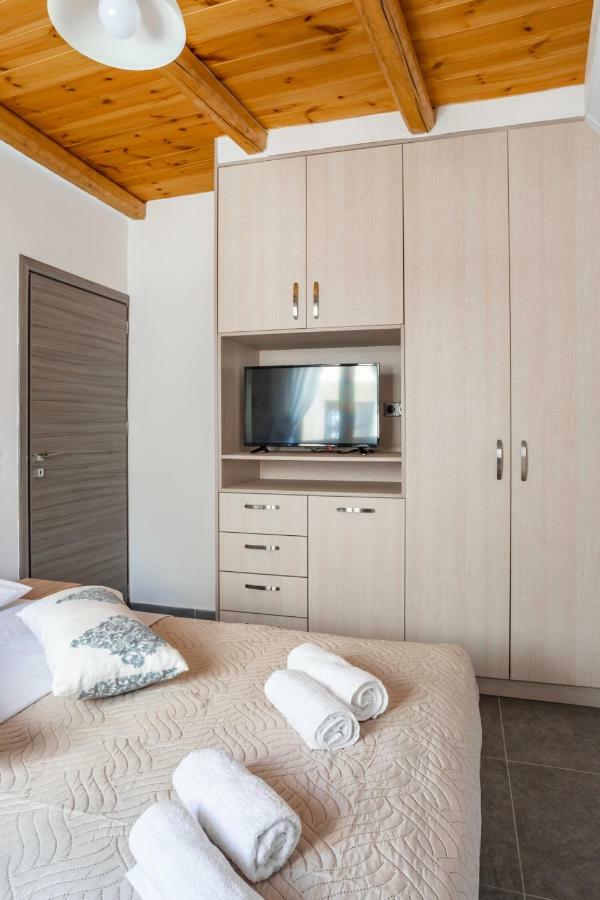 Marilena Natural Stone House, By Hellocrete Pigí Exterior foto